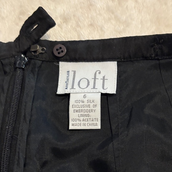 Vintage LOFT Elegant Black Pencil Skirt - Picture 4 of 4